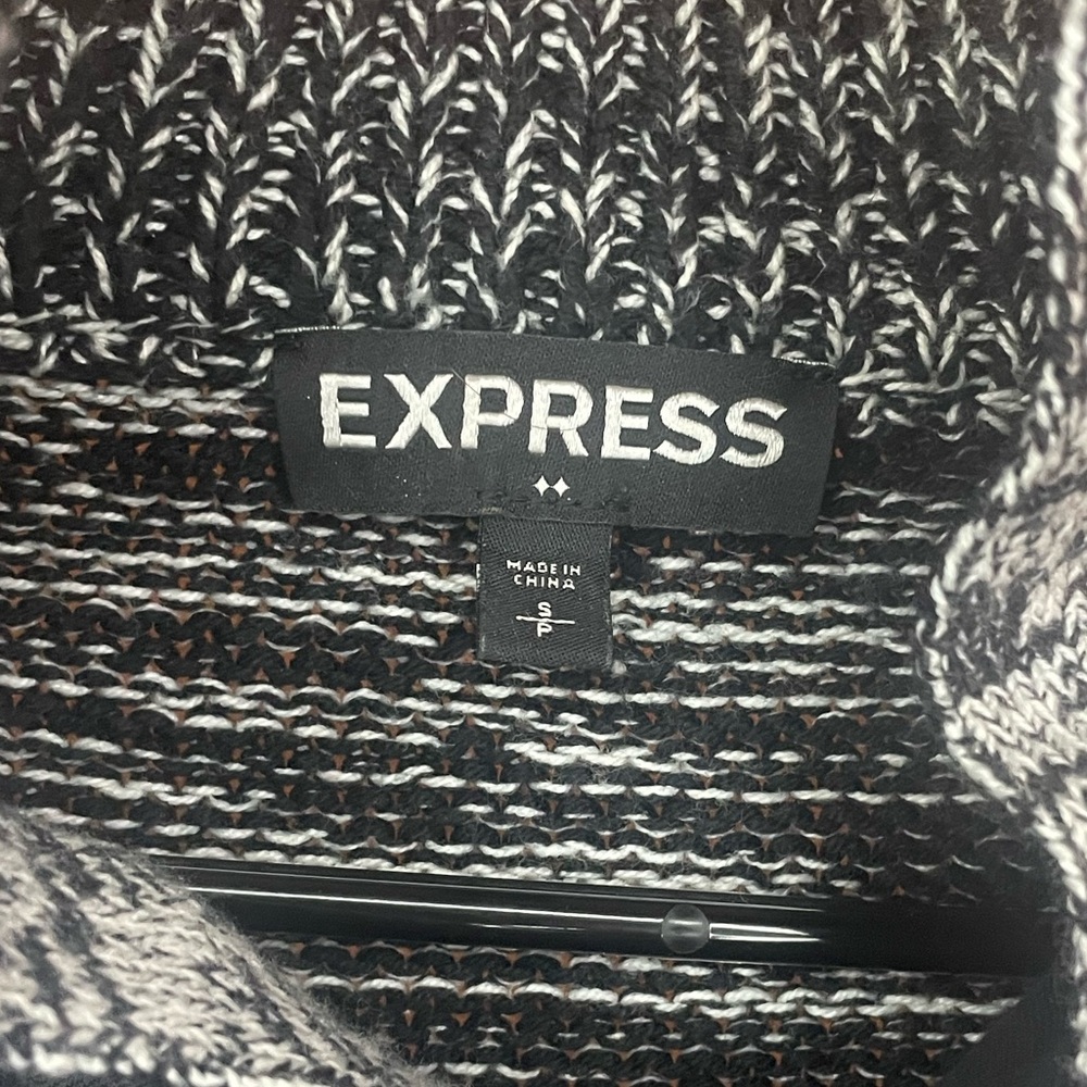 Express Sweater - Picture 3 of 3